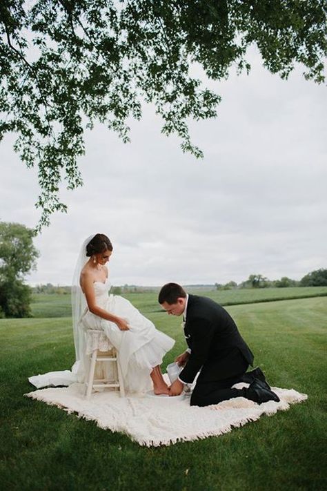 Feet washing. Simply beautiful and humbling, True servant hood in marriage. Christ Centered Wedding, Oregon Photography, Christian Relationships, Future Wedding Plans, Oregon Wedding, Green Wedding Shoes, Messy Hairstyles, Simply Beautiful, Destination Wedding Photographer