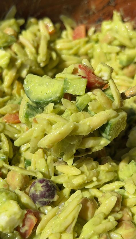 Vegan Orzo Salad with Creamy Avocado Dressing - Veggie World Recipes Recipes With Avocado, Vegan Orzo, Orzo Dishes, Orzo Recipe, Creamy Avocado Dressing, Vegan Ranch Dressing, Orzo Salad Recipes, How To Cook Orzo, Orzo Recipes