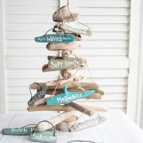 Coastal Christmas Ornaments, Diy Driftwood, Beach Themed Crafts, Driftwood Christmas Tree, Coastal Ornament, Coastal Christmas Tree, Driftwood Diy, Coastal Christmas Decor, Driftwood Projects