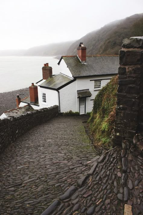 Clovelly, Devon | The Brittains are Coming English Seaside, Clovelly Devon, Devon Cornwall, Devon Uk Aesthetic, Salcombe Devon Aesthetic, Salcombe Devon, Seaside House, South West Coast Path, Adventure Travel Explore