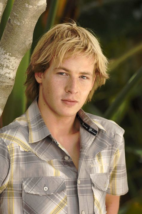 LEWIS!!! 😍😍😍❤️❤️❤️💖💖💖 Angus Mclaren, Teen Actors, H20 Just Add Water, No Ordinary Girl, Indiana Evans, H2o Mermaids, Pool Pool, Mako Mermaids, Chanel Brand