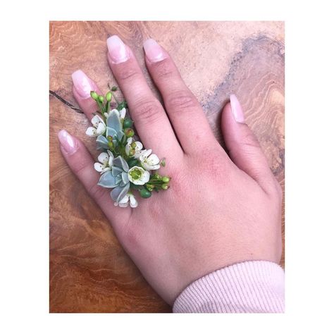 Ring Corsage, Alternative Bridesmaid, Prom Rings, Prom Flowers Corsage, Body Flowers, Hoco 2024, Instagram Ring, Bridesmaid Corsage, Wrist Flowers