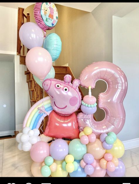 Peps Pig Birthday Cake, Boho Peppa Pig Party, Peppa Pig Balloon Stack, Pepper Pig Balloon Ideas, Peppa Balloon Decoration, Peppa 2nd Birthday, Peppa Pig Birthday Balloons, Peppa Pig Fourth Birthday, Peppa 3rd Birthday