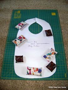 Adult Bibs How To Make, Elderly Clothing, Diy Bibs, Sew Clothing, Apron Patterns, Clothing Protectors, Homemade Bows, Elder Care, Sewing Projects Free