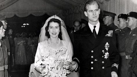 (Then) Princess Elizabeth and Philip Queen Elizabeth Wedding, Crown Tv, Princesa Margaret, Crown Netflix, The Crown Series, The Heir, Elisabeth Ii, Prince Phillip, Princess Elizabeth