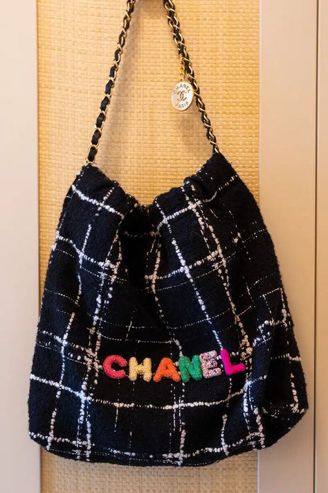 The Captivating Chanel 22 in Multicolor Tweed - PurseBlog Chanel 22, Chanel Lover, Tweed Bag, Dark Academia Fashion, Academia Fashion, Likes And Dislikes, Time Time, Structured Bag, Black Tweed