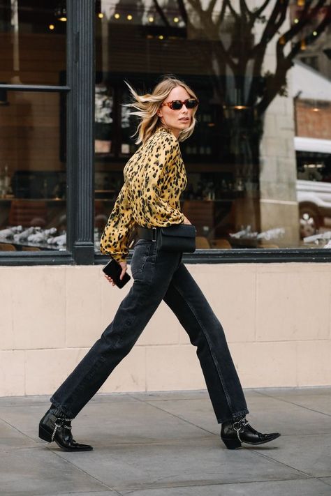 Rocker Street Style, Soft Rock Outfits, 70s Western Fashion, Botas Western, Leopard Blouse, Leopard Print Blouse, Anine Bing, Street Style Inspiration, Casual Chic Style