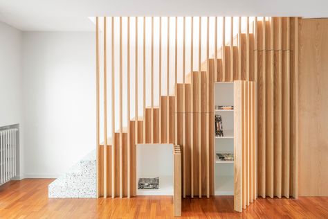 atelier ORA / Projects / Gambara Internal Staircase, Paradise Aesthetic, تحت الدرج, Barn Loft, Stairway Lighting, Stairs Design Interior, House Staircase, Chalet Design, Staircase Storage