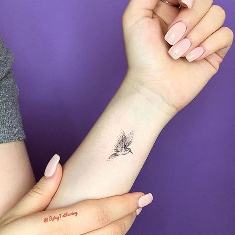 30 Small Wrist Tattoo Ideas That Are Subtle and Chic Small Hummingbird Tattoo, Tiny Bird Tattoos, Bird Tattoos For Women, Freedom Tattoos, Wrist Tattoo Ideas, Tato Minimal, Bird Tattoo Wrist, Tiny Wrist Tattoos, Flower Wrist Tattoos