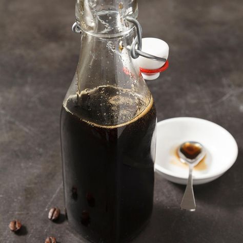 Coffee Syrup Recipe, Homemade Coffee Syrup, Pumpkin Spice Cake, Homemade Coffee, Sweet Coffee, Coffee Syrup, Berries Recipes, Mixed Drinks Recipes, Flavored Syrup