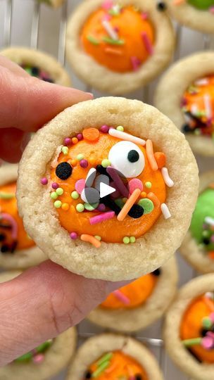 302K views · 40K reactions | 👻Super cute & EASY Halloween treats! 

Want the recipe?  Comment “cookie cups” and I’ll send it right over! 🎃

#halloween #halloweentreats #easyhalloweentreats #sugarcookies #sugarcookiesofinstagram #cookiecups #frosting #sprinkles #easytreats #kidapproved #foodblogger #recipereels | Kelsey | Food Blogger | Keiron Raven · THIS IS HALLOWEEN Kenzie Baker, Halloween Class Treats, Easy Halloween Treats, Halloween Snack Mix, Easy Halloween Cookies, Sugar Cookie Cups, American Desserts, Halloween Treats Easy, Cookie Cups