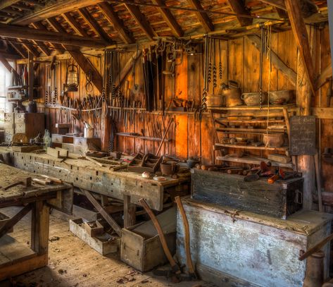 A late 19th century carpenter's workshop with its original tools. Now in the Weald and Downland Museum. | by Anguskirk Carpenter Workshop Ideas, Craftsman Workshop, Wood Trellis, Workshop Layout, Carpentry Workshop, Wood Mantle, Antique Tools, Shop Layout, Wood Working Gifts