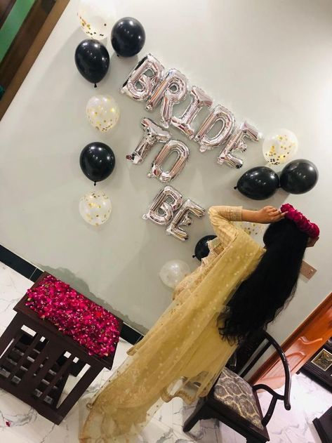 Bride To Be Pics Photo Ideas, Bride To Be Decoration Ideas, Bride To Be Decorations, Haldi Ceremony Decorations, Wedding Snap, Wedding Snapchat, Mehndi Designs For Kids, Bridal Gift Wrapping Ideas, Desi Wedding Decor