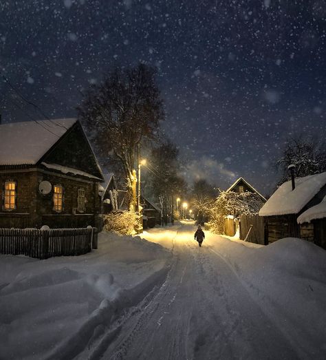 back home... | Elena Shumilova | Flickr Dark Landscape, Winter Scenery, Winter Beauty, Snow Scenes, Winter Pictures, Arte Animal, Winter Night, Winter Aesthetic, Winter House