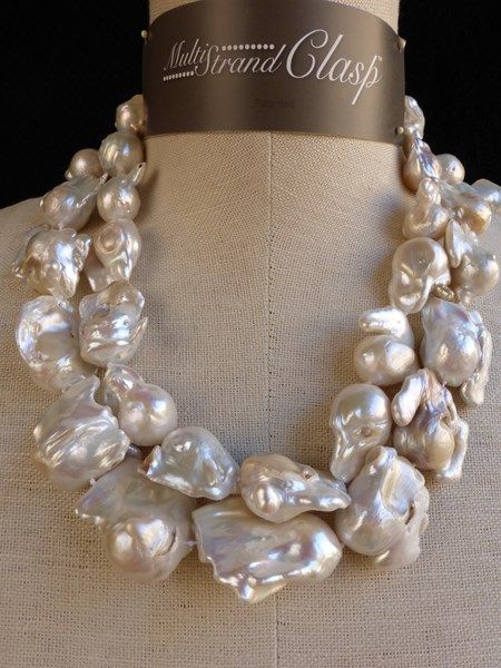 Multi Strand Necklaces, Baroque Era, Pearl Jewelry Design, Pearl Necklace Designs, Baroque Pearl Necklace, Funky Jewelry, Fabulous Jewelry, Womens Wellness, Bijoux Diy