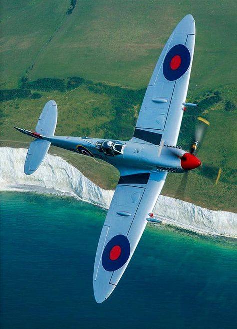 Spitfire Airplane, Photo Avion, Ww2 Fighter Planes, Wwii Fighter Planes, Wwii Fighters, Airplane Fighter, Vintage Planes, Wwii Plane, Supermarine Spitfire