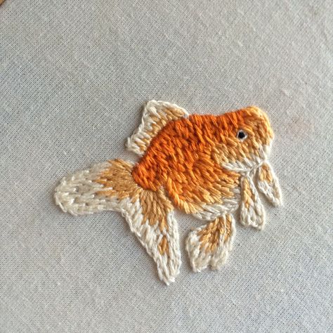 Embroidery Fish, Embroidery Hoop Decor, Best Embroidery Machine, Embroidery Stitches Beginner, Embroidery Hoop Wall Art, Animal Embroidery Designs, Crazy Quilting, Embroidery Bags, Embroidery Patterns Vintage