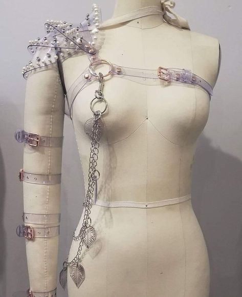 Clear Outfit, Pvc Harness, Pearl Harness, Dark Gothic Aesthetic, Hand On Shoulder, Fashion Harness, Shoulder Harness, Asymmetrical Style, Harness Fashion