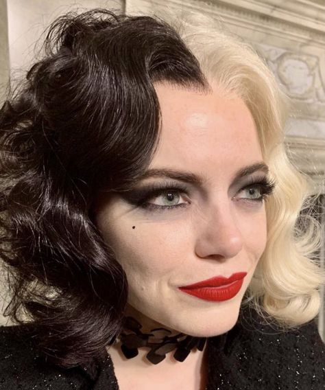 Halloween Costumes Cruella Deville, Cruella Deville Makeup, Emma Stone Makeup, Cruella Deville Costume, Cruella Costume, 2023 Ideas, Cruella Deville, Makeup And Hair, Halloween Make Up