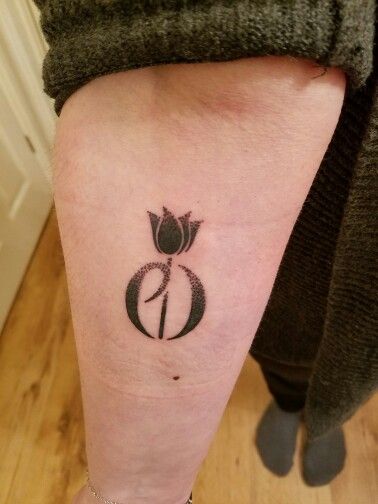 Parkinson's flower Parkinsons Awareness Tattoo, Parkinsons Tattoo, Grandpa Tattoo, Awareness Tattoo, Pawprint Tattoo, Tulip Tattoo, Tattoos Inspiration, Jewelry Tattoo, Subtle Tattoos