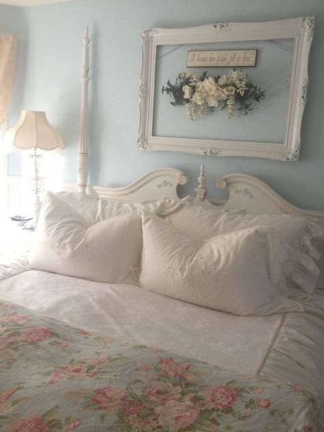 A La Campagne French Country Decorating Bedroom, Shabby Bedroom, Muebles Shabby Chic, Chic Bedroom Design, Shabby Chic Decor Bedroom, Shabby Chic Design, White Linens, Shabby Chic Wall Decor, Decoration Shabby