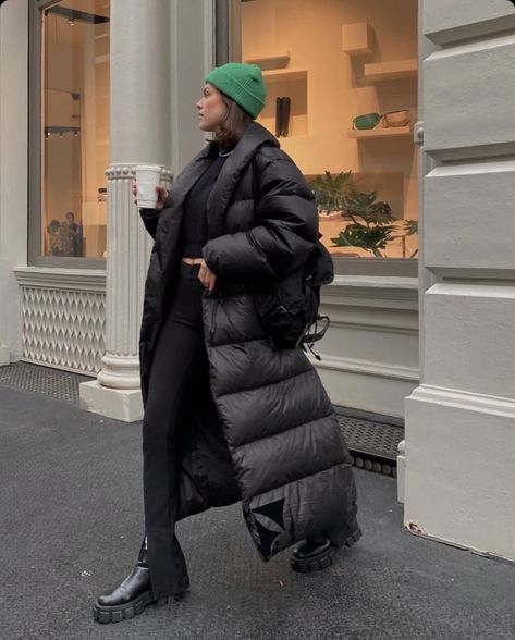 Long Black Puffy Coat, Ankle Length Puffer Coat, Oversized Down Jacket, Long Puff Jacket Outfit, Aritzia Long Puffer Jacket Outfit, Black Long Puffer Coat Outfit, Maxi Puffer Coat Outfit, Puffer Long Jacket Outfit, Long Puffer Jacket Outfit Street Style