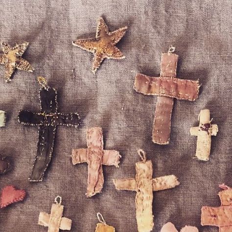 Nurse Crafts, Diy Fabric Jewellery, Fabric Cross, Fiber Art Jewelry, Scrap Fabric Crafts, Cross Art, Protection Amulet, Diy Cross, Fabric Journals