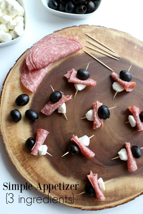 Black Olive Appetizer and FREE Printable Calendar - The Taylor House Black Olive Appetizers, Wednesday Addams Snacks, Black And White Appetizers, Black And White Food Ideas, Black And White Snacks, Black Appetizers, Black Snacks For Color Party, Black Party Food, Black And White Party Food