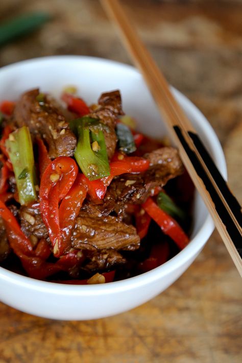 Get this Easy, Spicy and Savory recipe for Beef Stir Fry with Spicy Hoisin Sauce from Pickled Plum - With Step by Step Photo Recipe. Recipes With Hoisin Sauce, Asian Stir Fry Recipe, Beef Stir Fry Recipes, Asian Stir Fry, Diner Recept, Fried Beef, Beef Stir Fry, Spicy Beef, Paleo Dinner