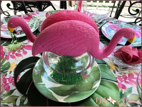 Flamingo Centerpiece Ideas Diy, Flamingo Table Centerpieces, Flamingo Tablescape, Flamingo Centerpiece Ideas, Flamingo Centerpiece, Dollar Tree Plates, Tree Plates, Folded Napkins, Plastic Flamingo