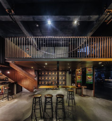 dongqi architects designs le poulet eatery in china with an industrial flair Mezzanine Restaurant, Mezanine Floor, Steel Mezzanine, Mezzanine Bedroom, China Restaurant, Pub Design, French Restaurants, Cafe Interior Design, Restaurant Interior