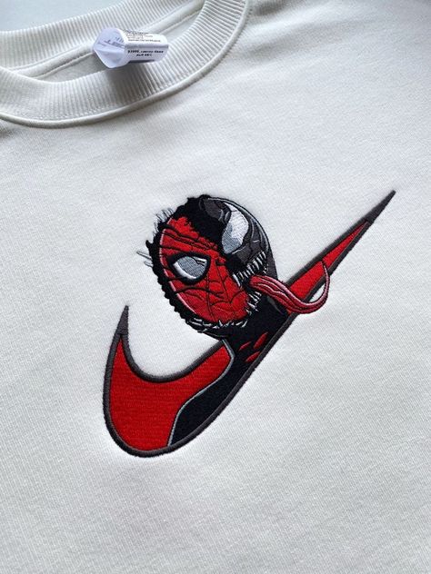 Superhero Spiderman, Custom Sneakers Diy, Nike Wallpaper, Superhero Art, Embroidered Sweatshirt, Embroidered Tshirt, Embroidered Sweatshirts, Fleece Fabric, Unisex Fashion