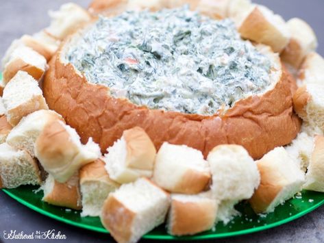 Lipton Soup Spinach Dip #lipton #souperdupermeals #spinachdip #veggiedip #hawaiianbread #appetizer #gatheredinthekitchen Lipton Soup, Hawaiian Bread, Spreads Recipes, Spinach Dip Recipe, Bread Bowl, Party Dips, Spinach Dip, Party Platters, Artichoke Dip