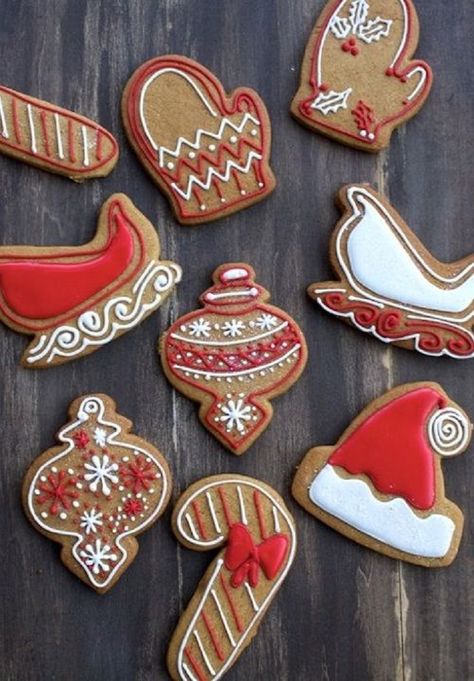 Top 10 Cute Gingerbread Treats for Christmas Decorated Christmas Cookies, Cookies Cupcake, Ginger Bread Cookies Recipe, Gingerbread Recipe, Gingerbread Man Cookies, Xmas Cookies, Christmas Cookies Decorated, Cookie Inspiration, Cookies Decorated