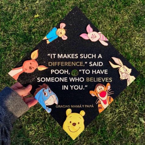 Graduation Cap Designs Disney, Graduation Cap Designs Funny, Graduation Cap Designs Aesthetic, Funny Graduation Cap Designs, Graduation Cap Designs High School, Cap Ideas Graduation, Funny Grad Cap Ideas, Social Work Graduation Cap, Disney Grad Caps