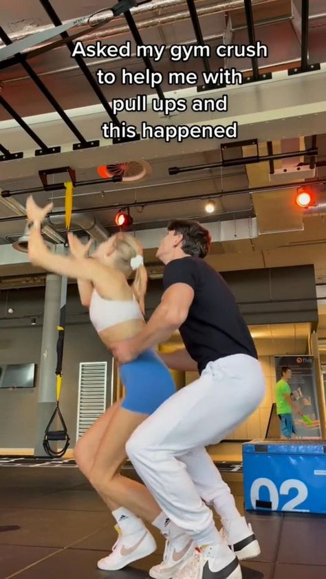 Gym Relationship Goals, Pull Ups Workout, Gym Couple, Gym Crush, Best Friends Whenever, Couple Goals Teenagers, Cutest Thing Ever, Cute Relationship Goals, Couple Videos