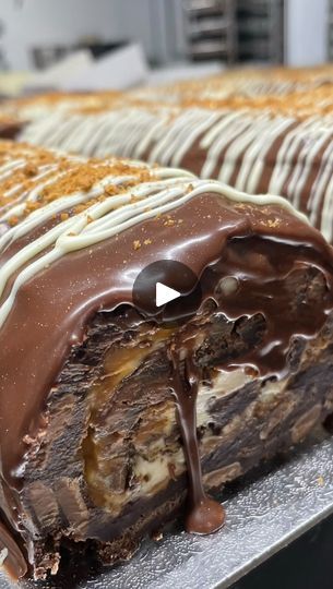 Brownie Yule Log Recipe, Brownie Yule Log, Yule Log Recipe, Christmas Log, Bill Withers, Buzzy Bee, Baking Cakes, Yule Log, Thanksgiving Food