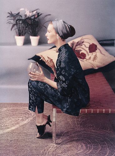 Mary Jane Russell in Chinese silk pajamas, photo by John R… | Flickr Suzy Parker, Vogue Photo, Very Important Person, Vogue Vintage, Jane Russell, Look Retro, Richard Avedon, Vintage Fashion Photography, Retro Mode