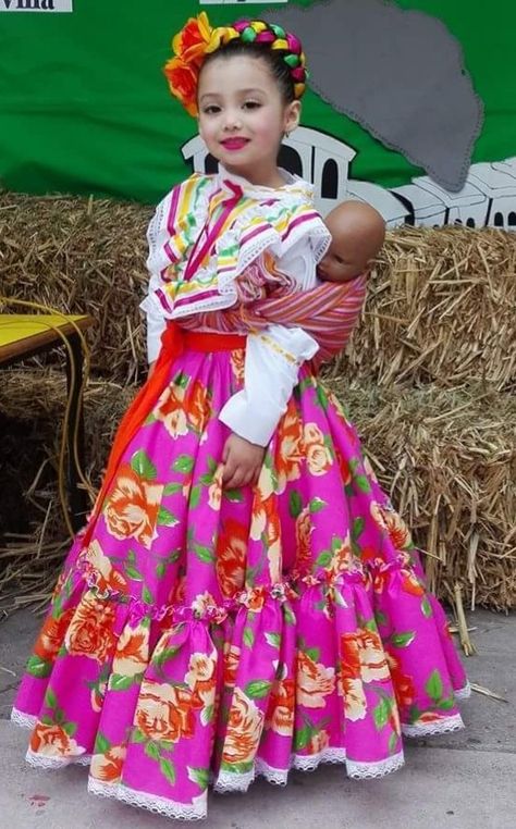 Traje Típico Mexicano Revolucionario Vestuario mexicano Outfit Mexicano, Outfit Traditional, Traditional Mexican Dress, Fiesta Outfit, Mexican Outfit, Theme Dress, Mexican Party, American Girl Clothes, Mexican Dresses