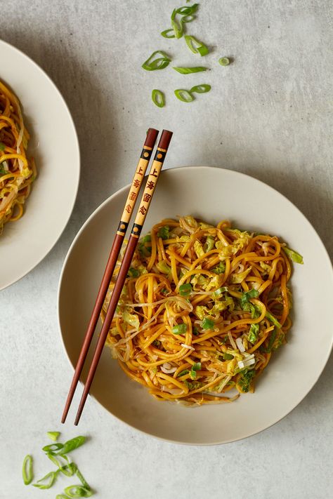 Plain Chow Mein Noodles (Beansprout Chowmein) - Knife and Soul Plain Chow Mein, Noodles Photography, Singapore Fried Rice, Chowmein Noodles, Fresh Egg Noodles, Food Photography Tutorial, Chicken Chow Mein, Chow Mein Noodles, Chow Mein