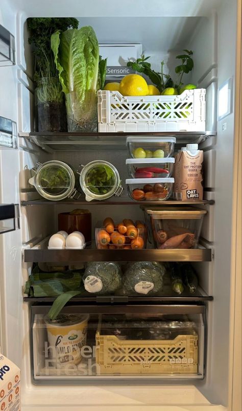 Healthy Fridge, House Organisation, Kitchen Organisation, Fridge Organization, Healthy Food Motivation, Healthy Girl, Stockholm Sweden, Grocery Shop, Aesthetic Food