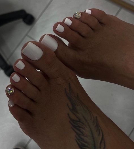 Leg Nails, Nail Leg, Nail Feet, Easy Toe Nail Designs, Pedicure Designs Toenails, Gel Toe Nails, Acrylic Toe Nails, Toe Nail Color, Acrylic Toes