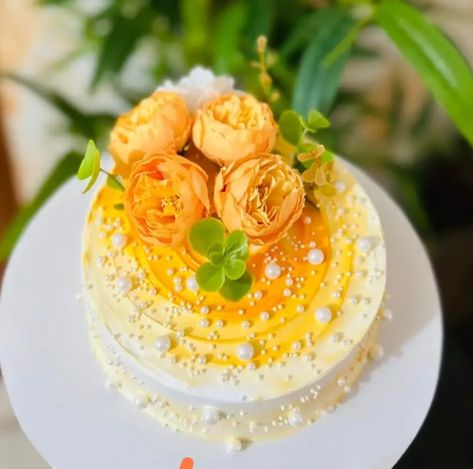 Haldi Theme Cake, Gaye Holud Cake, Haldi Cake Design, Haldi Cake, Haldi Theme, Haldi Decoration Ideas, Haldi Decoration, Cake Printing, Theme Cake