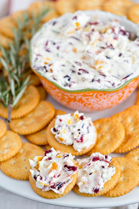 Cranberry Rosemary Cheese Spread | YellowBlissRoad.com Autumn Appetizers, Decorações Com Comidas, Cranberry Cheese, Thanksgiving Dishes, Thanksgiving Appetizers, Cheese Spread, Holiday Appetizers, Thanksgiving Menu, Holiday Cooking