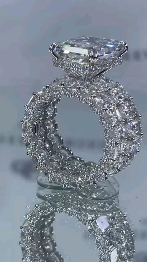 Weding Rings, Expensive Wedding Rings, Big Wedding Rings, Expensive Rings, Bridal Necklace Designs, Expensive Jewelry Luxury, Wedding Ring For Her, Diamond Necklace Designs, Engagement Rings Bridal Sets