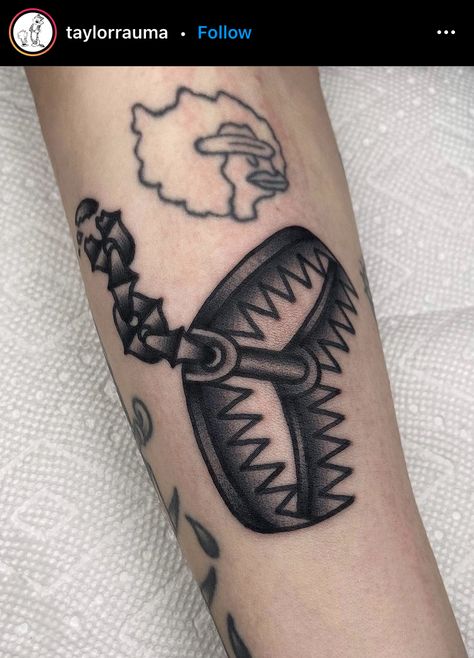 animal trap tattoo in black and grey or blackwork Edgy American Traditional Tattoo, Black And Grey Line Work Tattoo, Greyscale Traditional Tattoo, Bear Trap Tattoo Design, Traditional Guillotine Tattoo, Edgy Traditional Tattoos, Black And Grey Flash Tattoo, Saw Trap Tattoo, Guillotine Tattoo Traditional