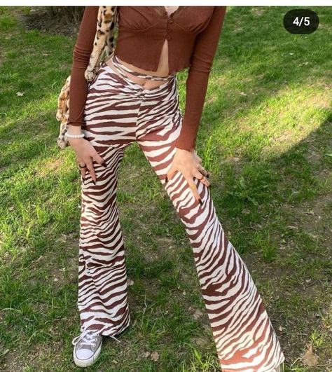 Harry Styles Tour Outfits Ideas, Chicago Winter Outfits, Harry Styles Tour Outfits, Zebra Pant, Moda Grunge, Printed Pants Outfits, Greece Outfit, Chicago Winter, Winter Outfits Aesthetic