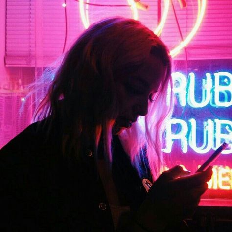 Pinterest: Isabel granger The Wombats, Neon Noir, New Retro Wave, Neon Nights, Neon Aesthetic, Neo Noir, Photo Instagram, Nerve, Neon Lighting