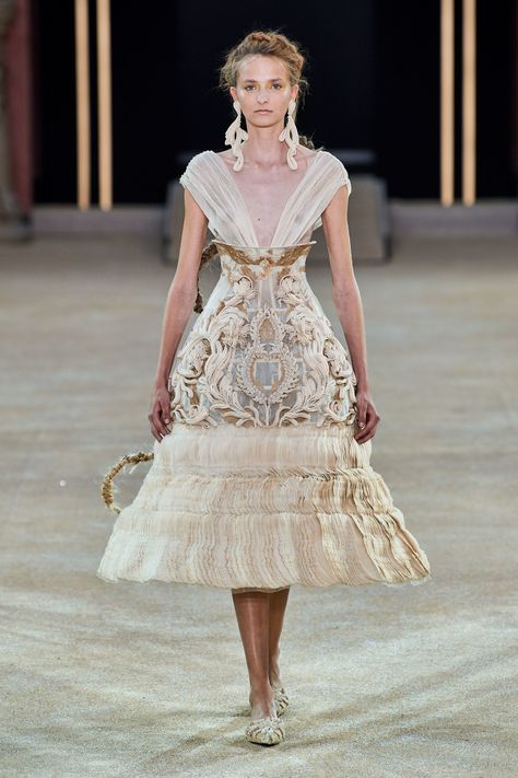 Guo Pei, 18th Century Dress, 2019 Couture, Alternate Universe, Cornrow, Cornrow Hairstyles, Runway Collection, Fashion Show Collection, Vogue Paris