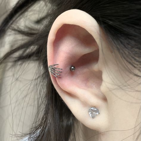 Snug Ear Piercings, Snug Piercing Jewelry, Ear Mapping, Piercing Names, Earrings Piercings, Vampire Jewelry, Snug Piercing, Piercing Inspo, Earring Stack